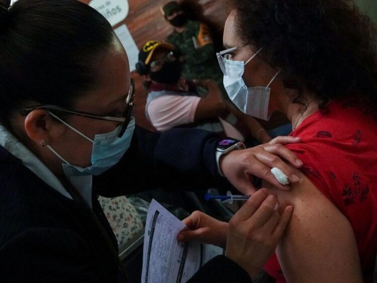 CanSino no ha recomendado aplicar una segunda dosis de su vacuna: López-Gatell