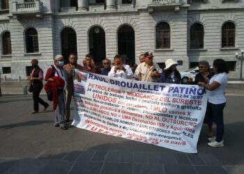 Exigen petroleros a la FGR actúe contra Carlos Romero Deschamps