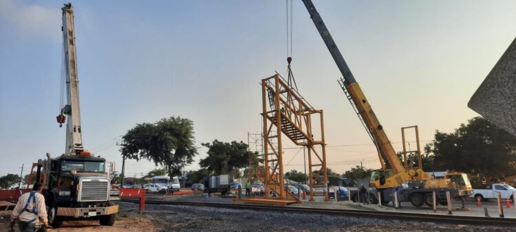 Reactivan instalación del puente peatonal de La Morita en Altamira