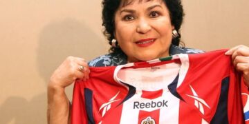 Chivas dedica emotivo adiós a Carmen Salinas