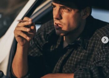 Vadhir Derbez arranca suspiros con vestido de vaquero.