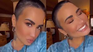 Demi Lovato sorprende con un radical cambio de look.