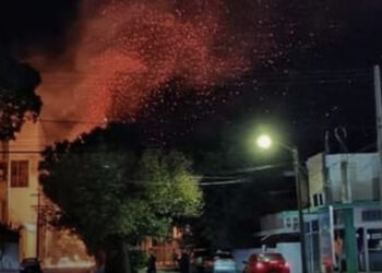 Provocan incendio frente a Telmex