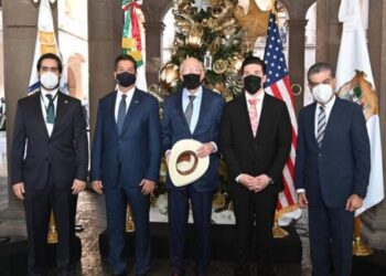 Gobernadores del noreste de México acuerdan mesas de seguridad con DEA y FBI