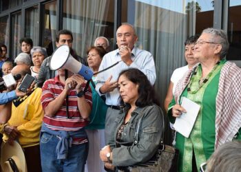 Maestros jubilados quieren adelantado su bono navideño