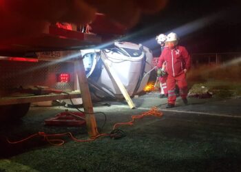 Muere empleado al ser aplastado por auto