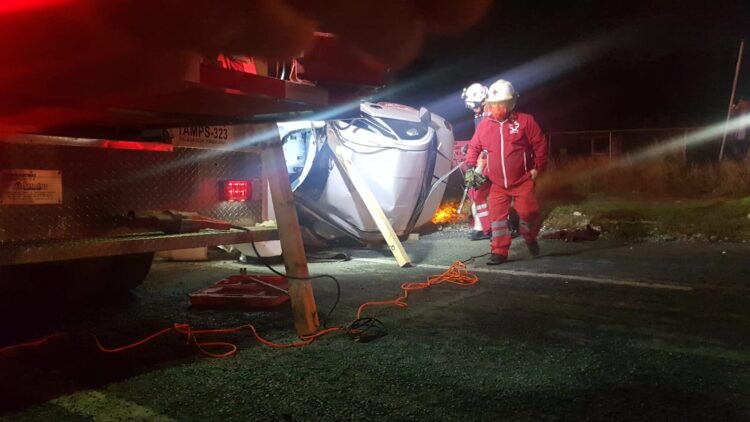 Muere empleado al ser aplastado por auto