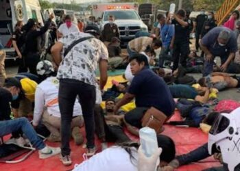 Hay 53 migrantes muertos tras accidente de tráiler en Chiapas