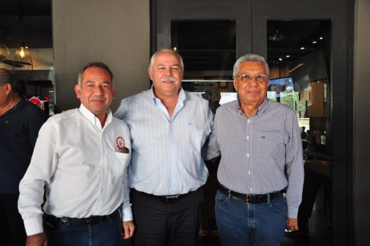 Se reúne César Verástegui con grupos de la Zona Conurbada