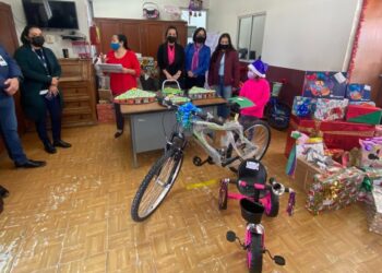 Llevan regalos a niños con cáncer en Ciudad Victoria