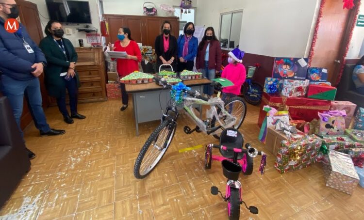 Llevan regalos a niños con cáncer en Ciudad Victoria