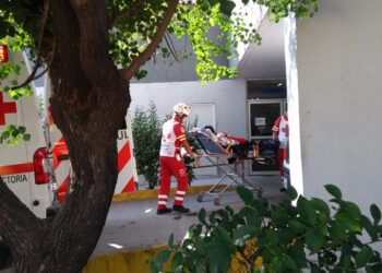 Rescatan Marinos a padre e hijos en la presa, abuelo sigue desaparecido