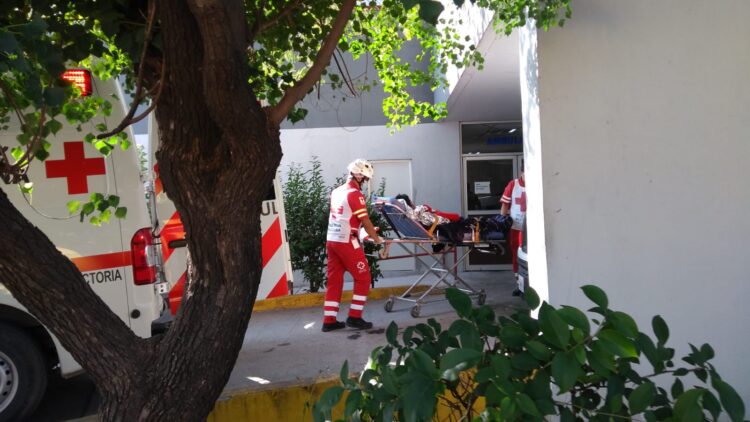 Rescatan Marinos a padre e hijos en la presa, abuelo sigue desaparecido