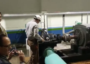 Anuncian COMAPA y Ayuntamiento regreso paulatino del agua a Victoria, tras reparar acueducto.