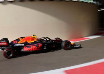 Checo Pérez, sorprendido con nuevas llantas