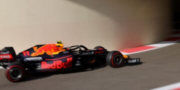 Checo Pérez, sorprendido con nuevas llantas