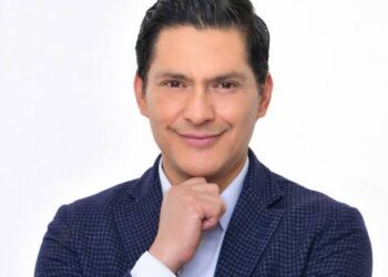 Conductor de TV Azteca se une a la competencia