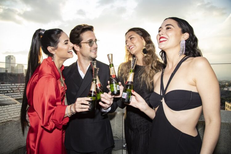 Diego Boneta & moët chandon brindan por el cine mexicano.
