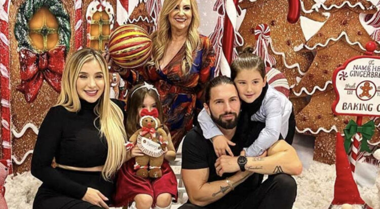 Poncho De Nigris lima asperezas con su madre