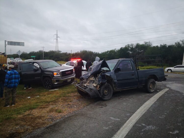 Paisano causa accidente, diez heridos