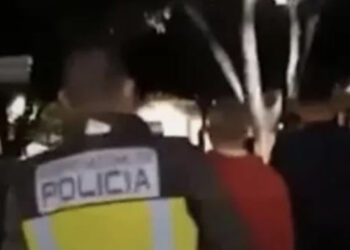 Lo detienen por matar a patadas a el agresor de su hija