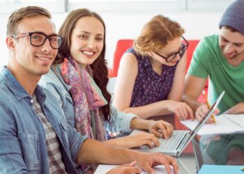 Las carreras profesionales con más salida laboral en los próximos años