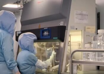 Vacuna Pfizer-BioNTech es eficaz contra Ómicron