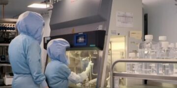 Vacuna Pfizer-BioNTech es eficaz contra Ómicron