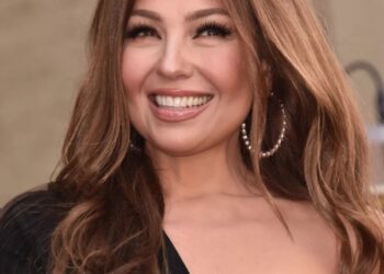 Dolores de espalda mantienen a Thalía ausente de redes sociales.