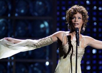 Subastarán canción inédita de Whitney Houston