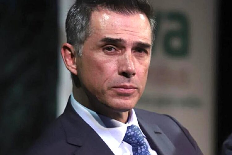 Sergio Mayer se defiende de Javier Ceriani