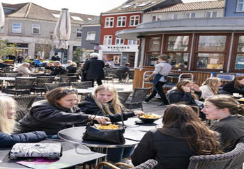 Alistan cierre de cines, conciertos y teatros en Dinamarca por aumento de COVID