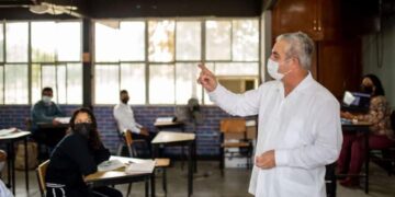 Se realiza visita por parte del SET en acompañamiento en la Escuela Normal.