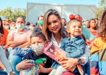 Las sonrisas de los niños son el mejor regalo para esta Navidad.