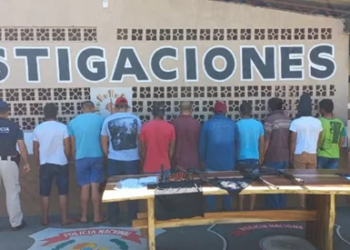 Desmantelan presunta banda de extorsionadores e incautan armas y droga