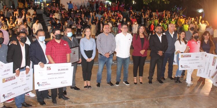 Premia Gobierno de Lalo Gattás a la excelencia del deporte de Victoria