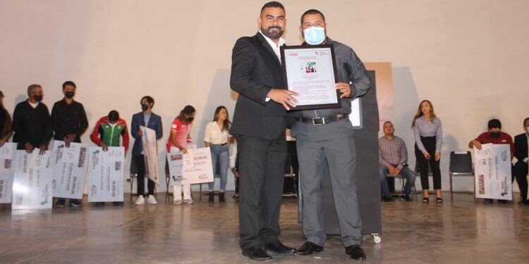 Premia Gobierno de Lalo Gattás a la excelencia del deporte de Victoria