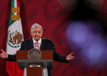 México autosuficiente en gasolina y diésel, asegura AMLO.
