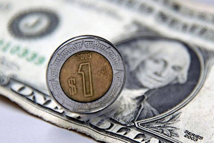 Tras datos de la inflación en México, peso cierra con ligera perdida.