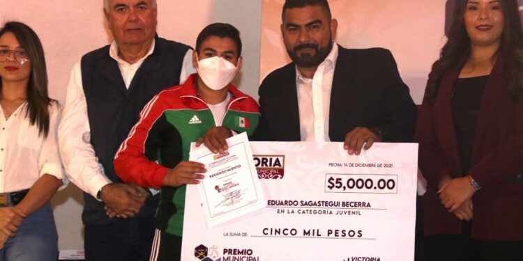 Premia Gobierno de Lalo Gattás a la excelencia del deporte de Victoria