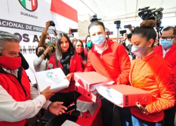 Se registra Esteban Villegas como precandidato del PRI al gobierno de Durango