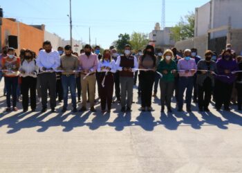 Inaugura Gattas pavimentación en el Fracc.  Marte R. Gómez