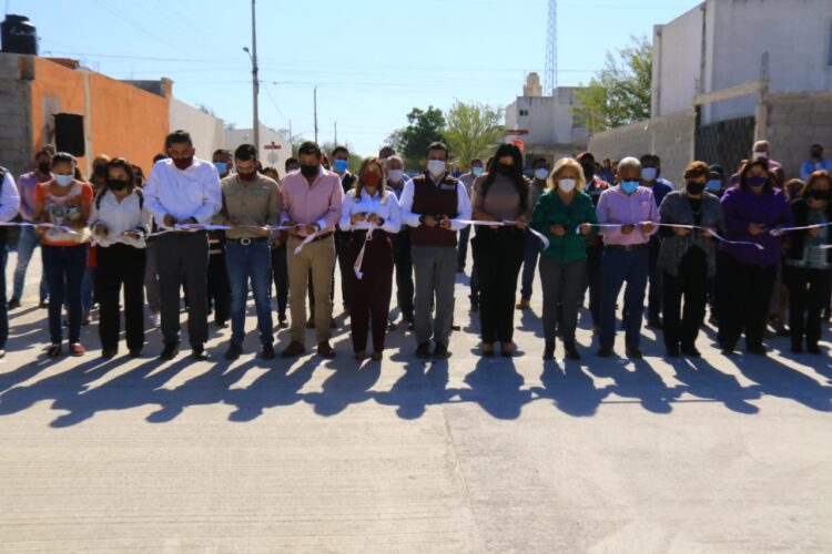 Inaugura Gattas pavimentación en el Fracc. Marte R. Gómez