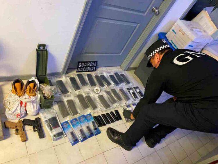 Decomisan arsenal que traficaban desde EU con destino a México