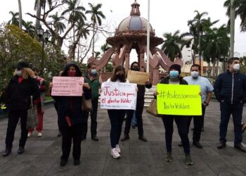 Hacen manifestación a favor de doctor detenido en Tampico