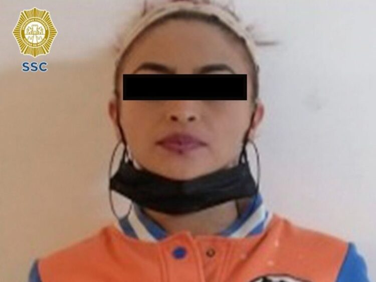 Detienen a mujer que intentó extorsionar a sacerdote en Coyoacán