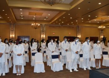 Entrega UAT en Matamoros nueva generación de médicos e ingenieros en sistemas