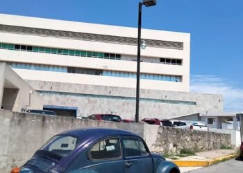 Al menos 30 trabajadores del hospital Canseco tienen Covid