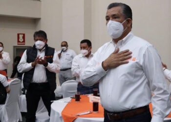 Valoran y agradecen maestros refuerzo de vacuna Moderna en Tamaulipas