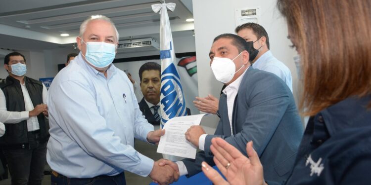 César Verástegui se registra ante PAN como precandidato a gubernatura de Tamaulipas